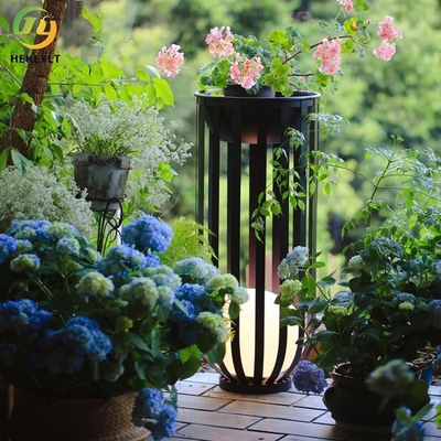 야외 잔디밭 정원 화분에 심어진 전망 빛 별장 테라스 태양 정원 빛 발코니 꽃