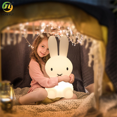 침실을 위한 RGB 광도 조절이 가능한 리모콘 PE 물질 백색 토끼 램프