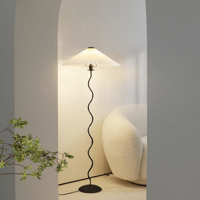 방을 하기 위한 창조적 현대 직물 미니멀리즘 스탠드 램프
