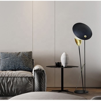 방을 하기 위한 현대 단순한 장식적 코너 에워싼 주도하는 층 스탠드 램프